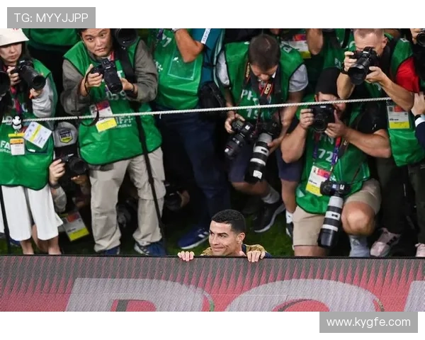 C罗失点后怒射世界波破门脱衣拍胸怒吼全场展现王者风采